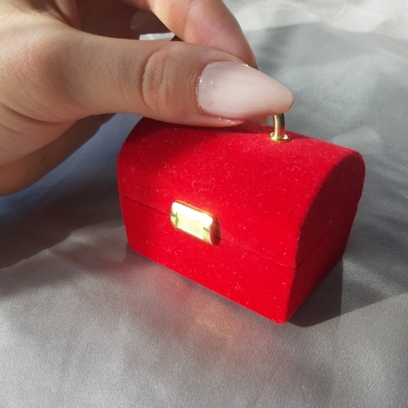 Mystery earring box (9 unique pairs) - Picture 2 of 3